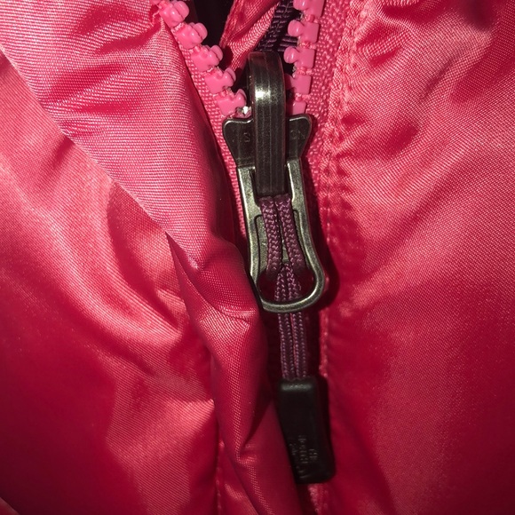 North Face 550 down fill Coral color vest like new - Picture 4 of 6